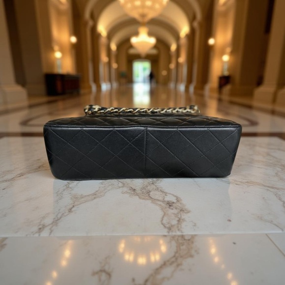 Authentic Lambskin Jumbo Classic Double Flap Bag GHW - Picture 8 of 16